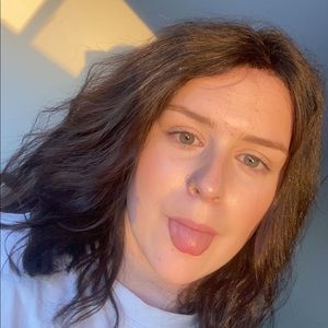 Meet your Posher, Caitlin